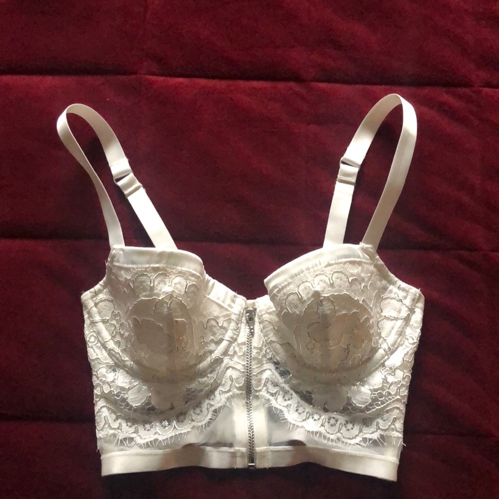 Victoria’s Secret Lined Demi (2015)